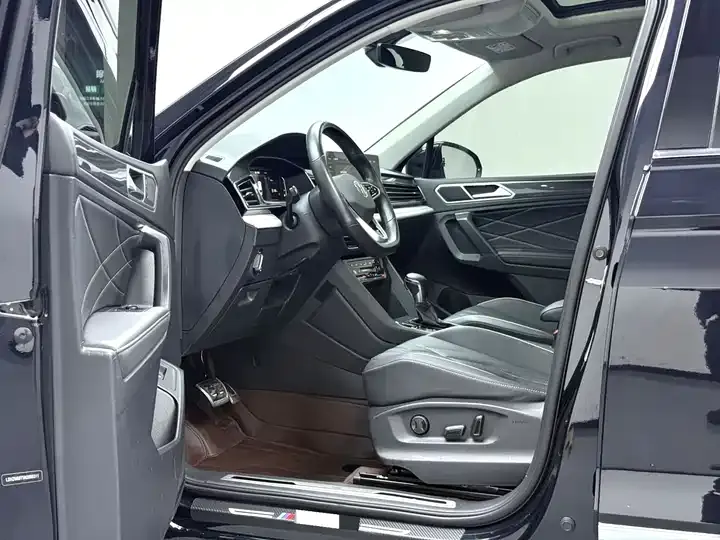 Tiguan L 2023 330TSI Automatic Two-Drive R-Line Enjoy Edition 3