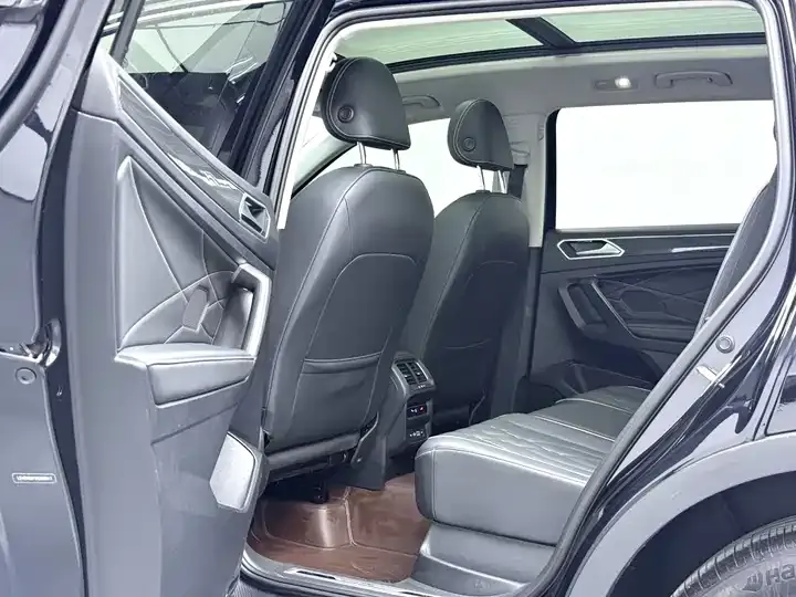 Tiguan L 2023 330TSI Automatic Two-Drive R-Line Enjoy Edition 4