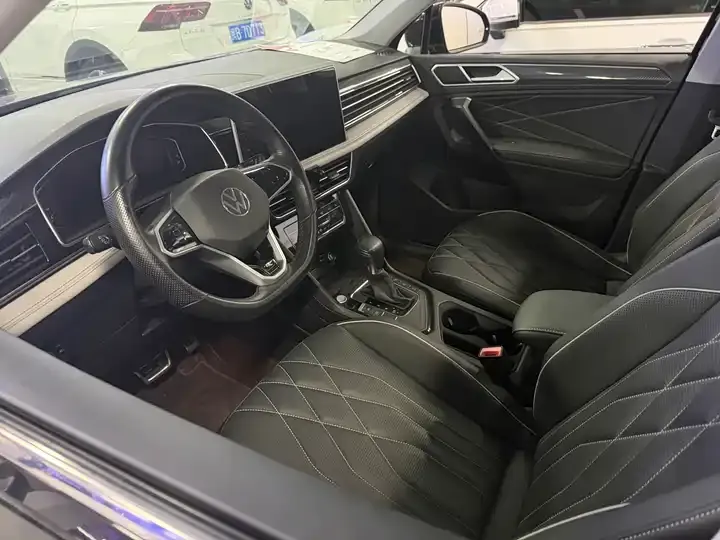 Tiguan L 2023 330TSI Automatic Two-Drive R-Line Enjoy Edition 8