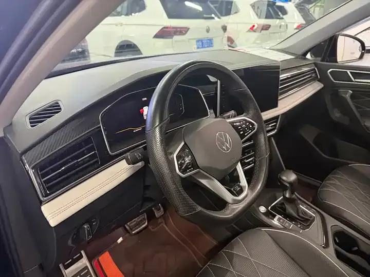 Tiguan L 2023 330TSI Automatic Two-Drive R-Line Enjoy Edition 9