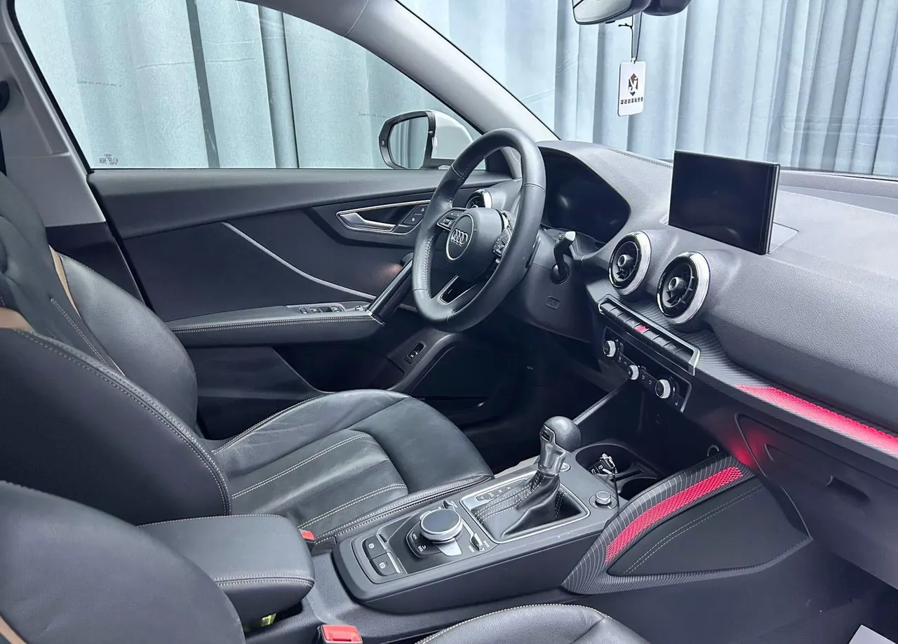 Audi 2021 Q2L 1.4TFSI 35TFSI Deluxe Elegant Automatic 16