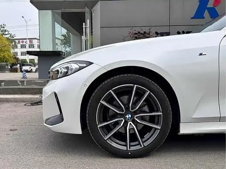 BMW 3 Series 2024 325Li M Sports Suit 3