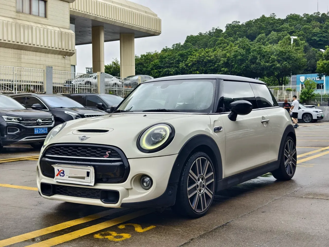 Open image lightbox: MINI Mini (imported) 2020 Mini Cooper S 2.0T classic automatic gear