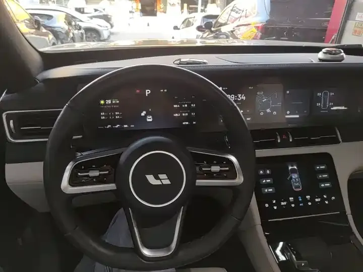 Li ONE 2021 extended 6-seat version 6