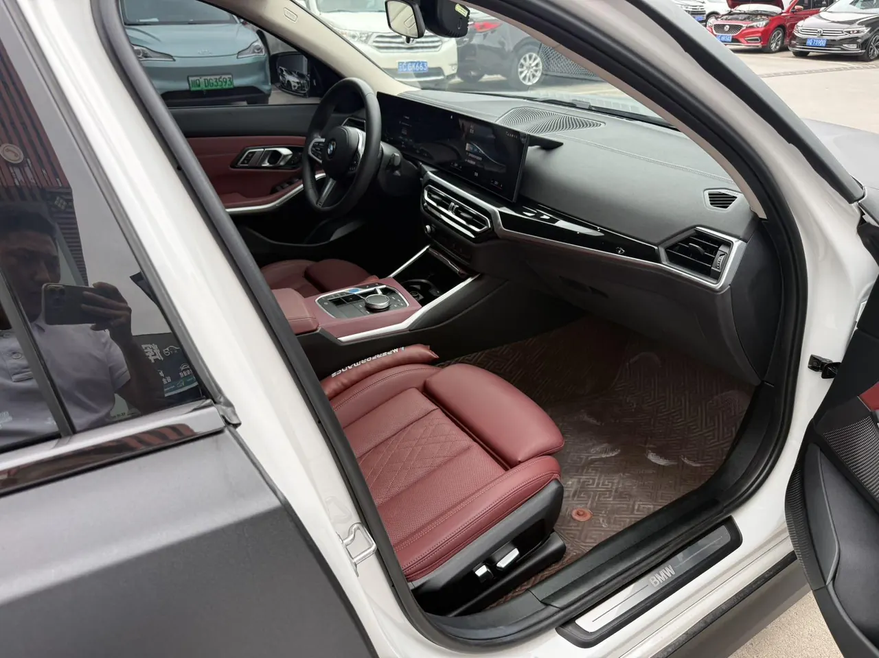 BMW 2022 i3 eDrive 35L automatic gear 8