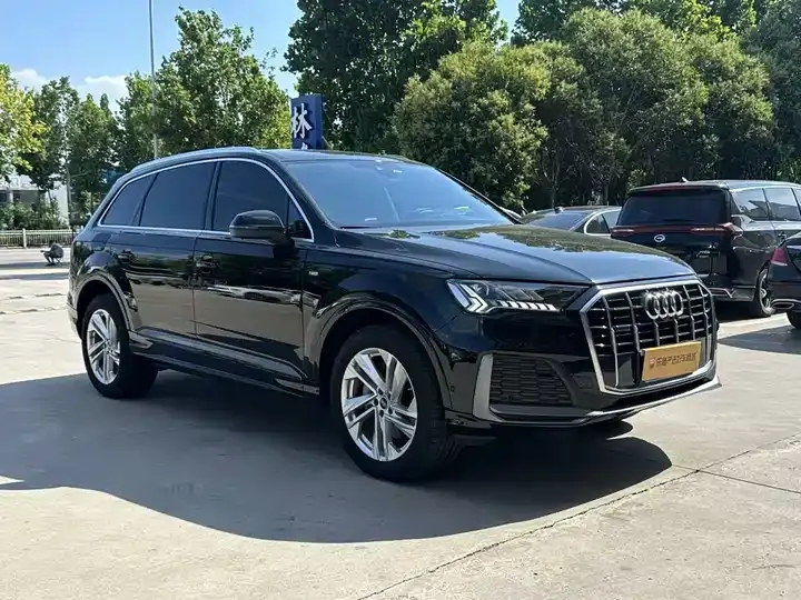 Audi Q7 2023 45 TFSI quattro S line Sport 2