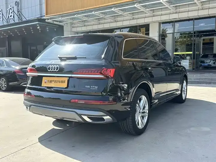 Audi Q7 2023 45 TFSI quattro S line Sport 3