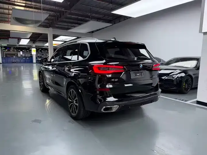 BMW X5 2022 model change xDrive 40Li M sports package 10