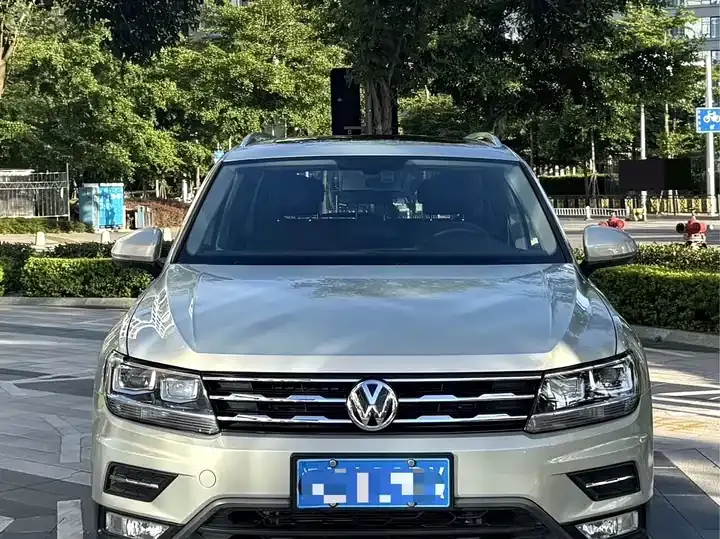 Tiguan L 2020 330TSI Automatic Two-Drive Panoramic Comfort Edition VI - View 1