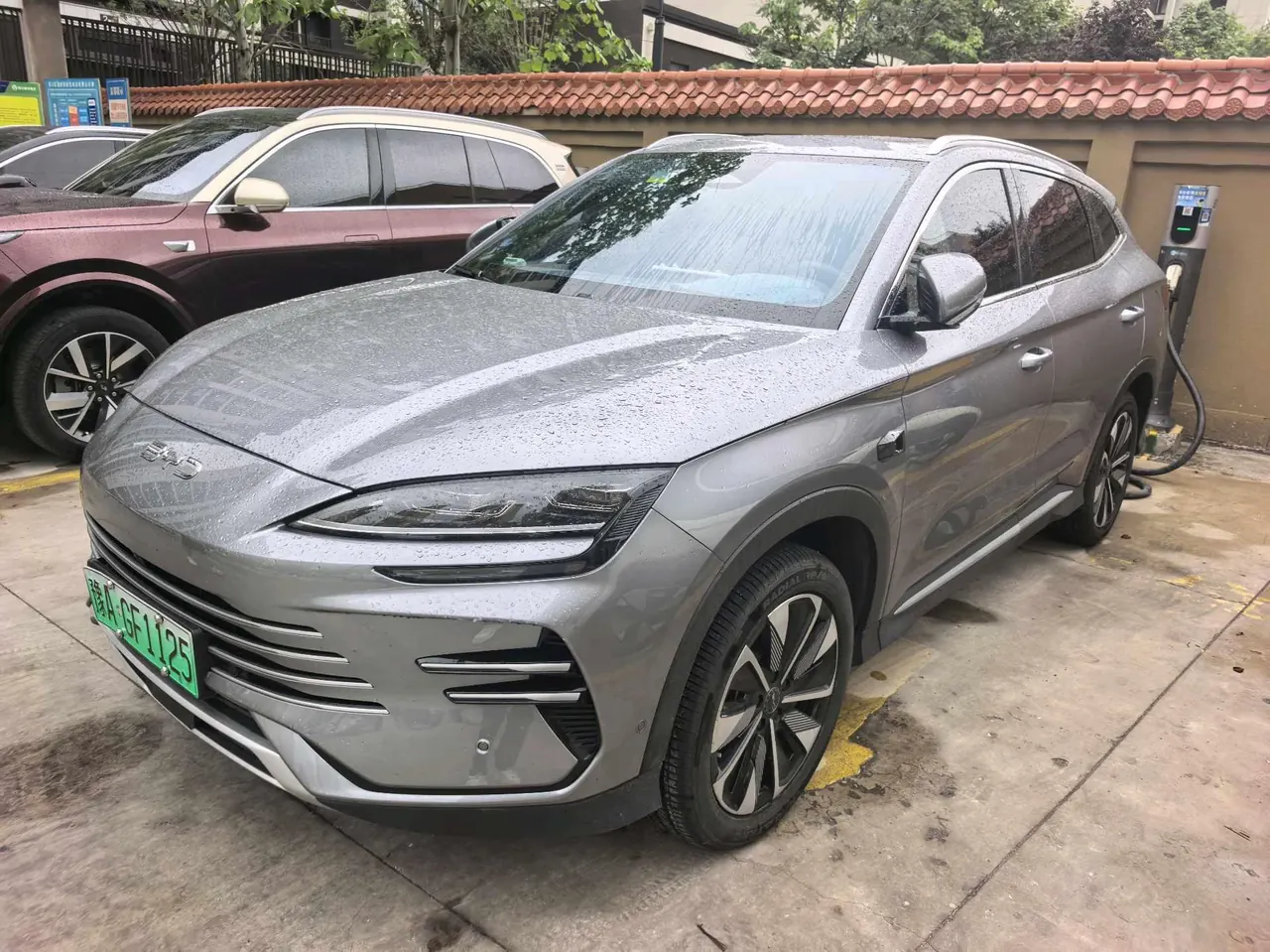 BYD Song PLUS New Energy 2025 Song PLUS DM-i 1.5 Stepless Smart Driving Edition 112KM Honorable Automatic Gear - View 1