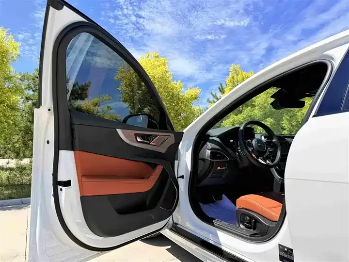 Jaguar XEL 2025 2.0T 250PS R-DYNAMIC 90th Anniversary Collection Edition 4