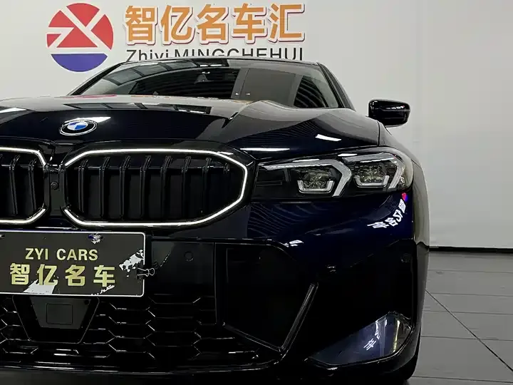 BMW 3 Series 2025 330Li M Sports Obsidian Night Suit 12