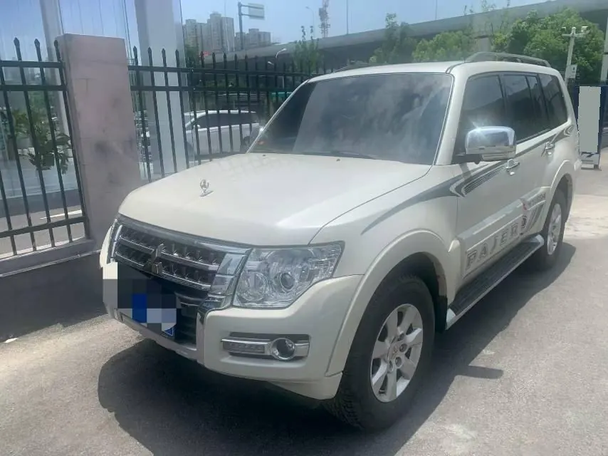 Open image lightbox: Mitsubishi Pajero (Imported) 2020 Pajero 3.0 Collection Edition Distinguished Off-Road Edition Automatic Gear