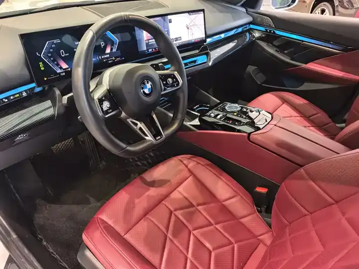 BMW 5 Series 2024 530Li Leading M Sports Suit 3