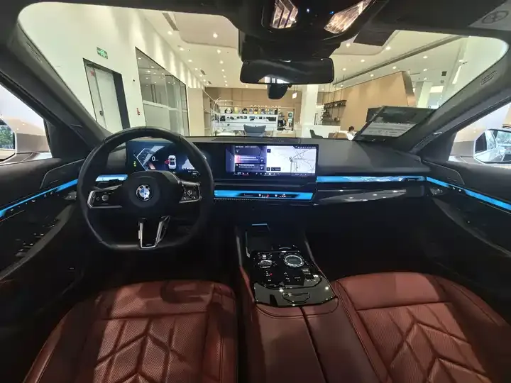 BMW 5 Series 2024 530Li Leading M Sports Suit 6