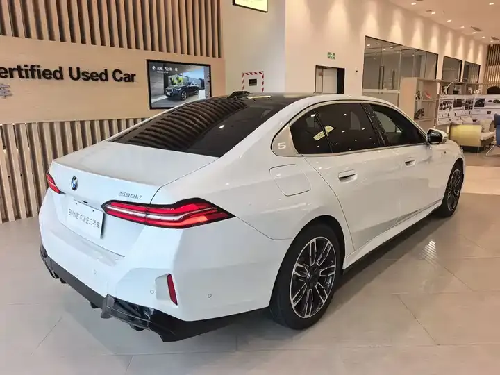 BMW 5 Series 2024 530Li Leading M Sports Suit 9