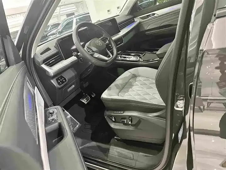 Nan Tour 2024 380TSI Four-wheel Drive R-Line Cruise Edition 8