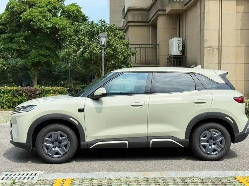 BYD 2025 Yuan UP Smart Driving 401KM Vital Automatic Gear 3