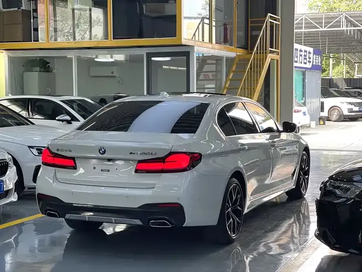BMW 5 Series 2023 530Li Exclusive M Sports Suit 9