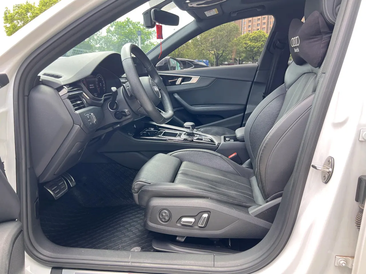 Audi 2024 A4L 2.0TFSI 40TFSI Deluxe Dynamic Automatic 5