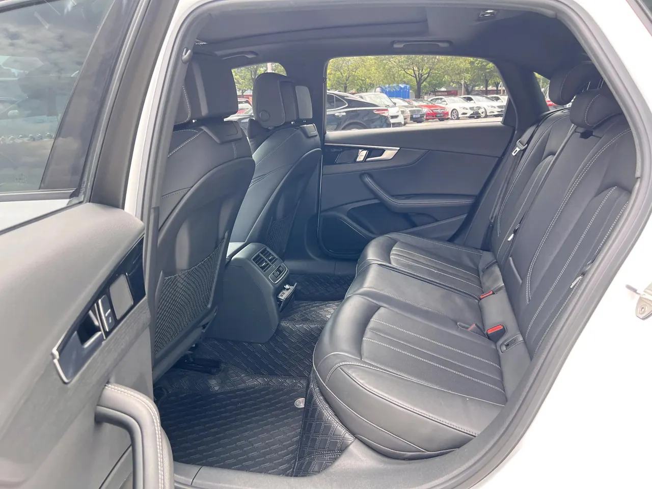 Audi 2024 A4L 2.0TFSI 40TFSI Deluxe Dynamic Automatic 6