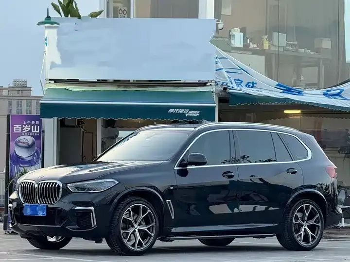 BMW X5 2022 model change xDrive 40Li M sports package - View 1