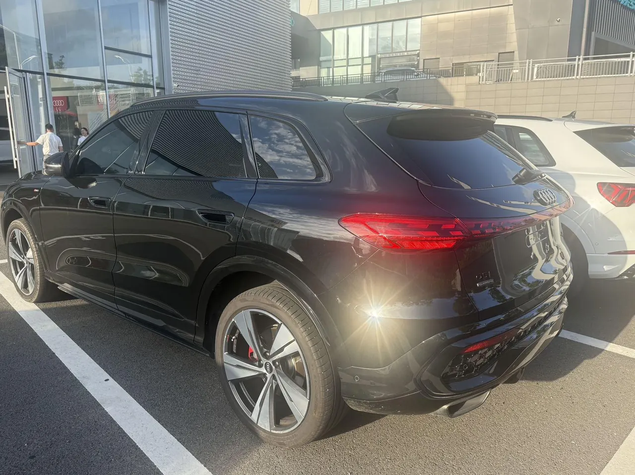 Audi 2026 Q5L 2.0T Smart Hybrid Premium Automatic Gear 5