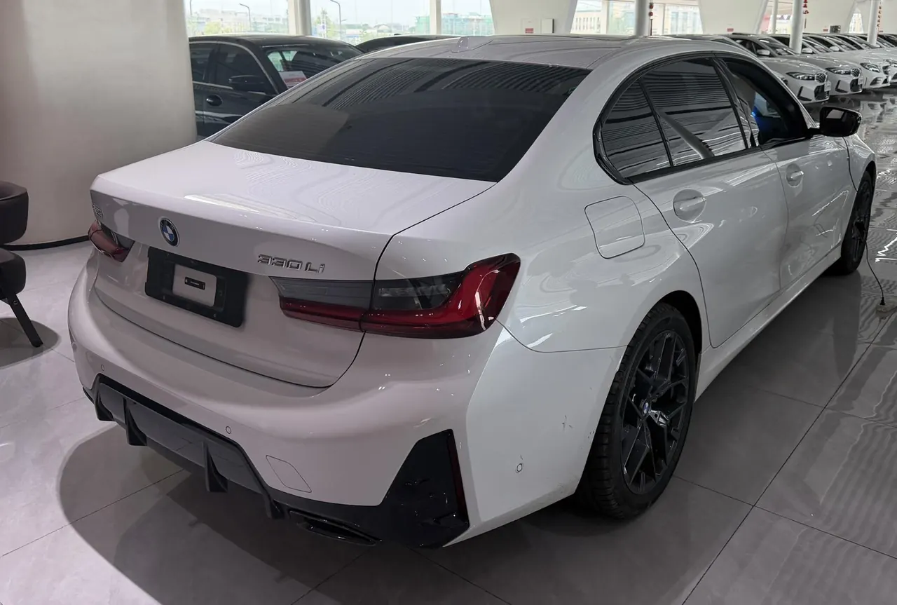 BMW 3 Series 2026 330Li 2.0T M Sports Obsidian Night Suit Automatic Gear 3