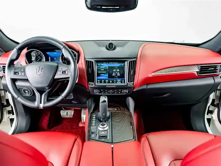 Levante 2019 3.0T Deluxe Edition VI 10