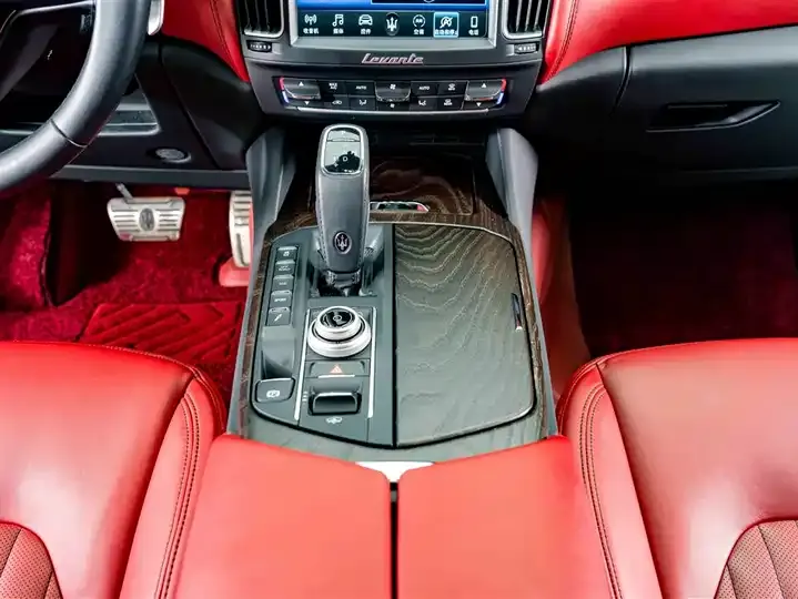 Levante 2019 3.0T Deluxe Edition VI 12