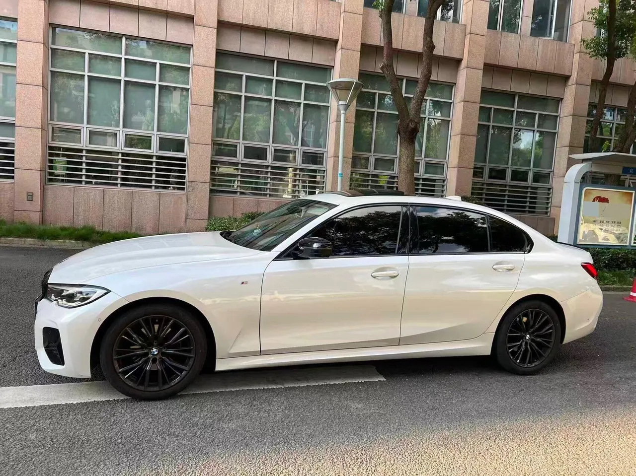 BMW 3 Series 2021 325Li 2.0T M Sports Obsidian Night Suit Automatic Gear 2