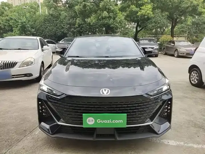 ChangAn UNI-V 2023 1.5T Honorable Model 3