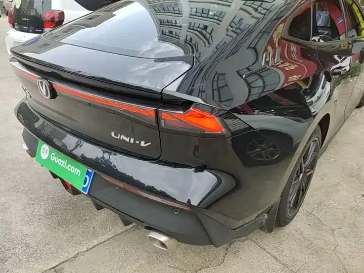 ChangAn UNI-V 2023 1.5T Honorable Model 8
