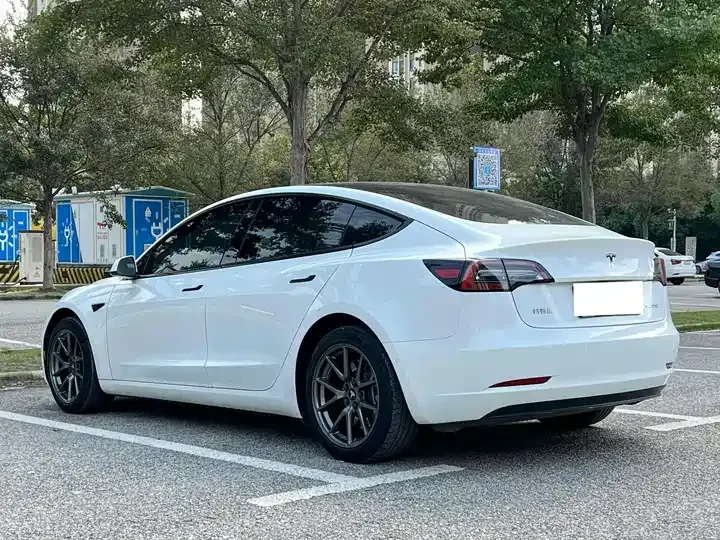 Model 3 2022 Performance high-performance all-wheel drive 8