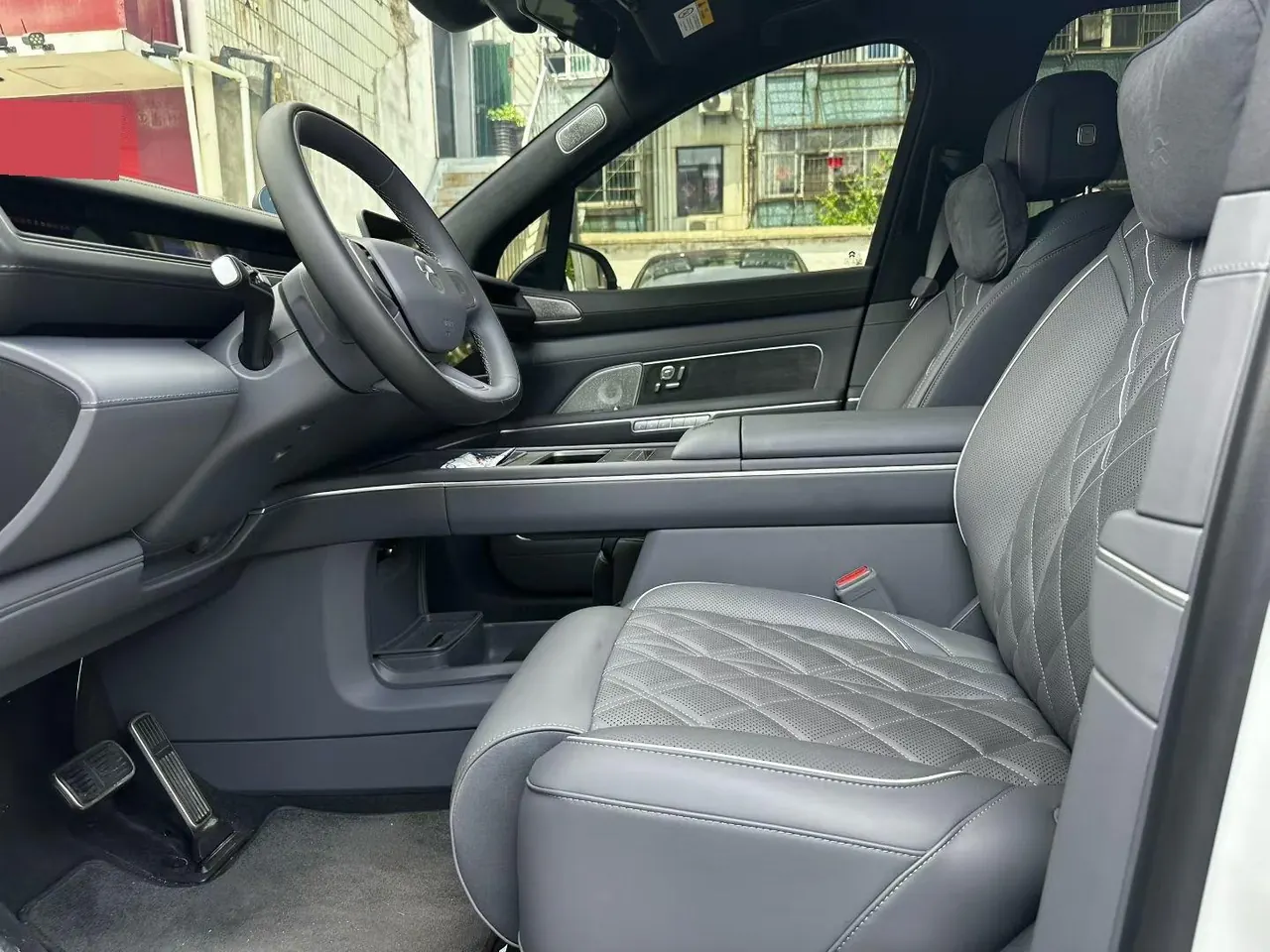 NIO 2026 ES8 6-seat executive deluxe automatic gear 3