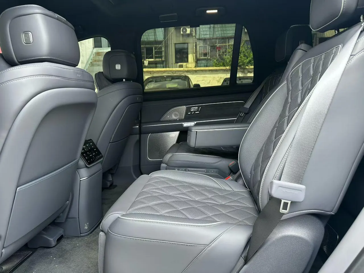 NIO 2026 ES8 6-seat executive deluxe automatic gear 5