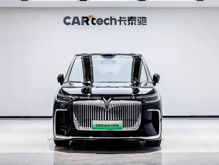 Открыть галерею: Voyah Dreamer 2025 PHEV Four-wheel Drive Excellence Dry Kun Edition