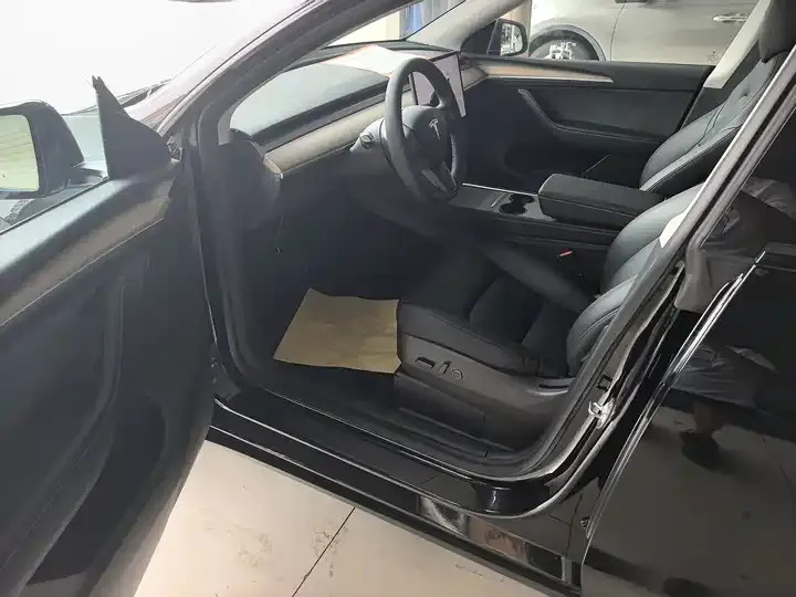 2022 Model Y Rear-Wheel Drive Edition 4