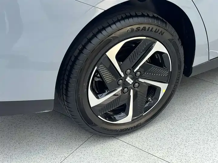 Galaxy L6 2025 EM-i 140km Discovery Edition 9