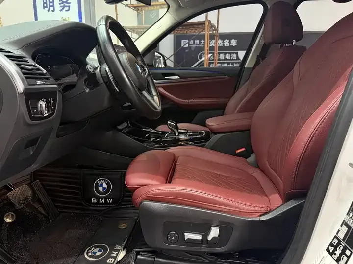 BMW X3 2022 xDrive30i Leading M Obsidian Night Suit 4