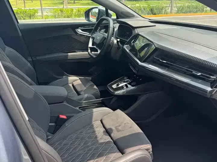 Audi Q4 e-tron 2023 50 e-tron quattro Edition 10