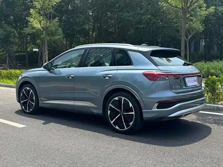 Audi Q4 e-tron 2023 50 e-tron quattro Edition 4