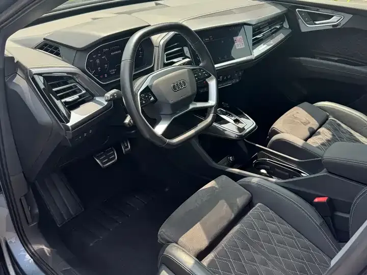 Audi Q4 e-tron 2023 50 e-tron quattro Edition 8