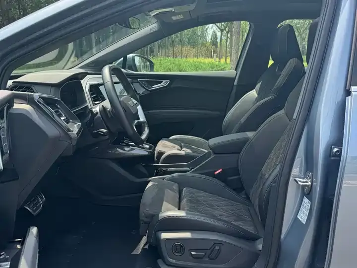 Audi Q4 e-tron 2023 50 e-tron quattro Edition 9
