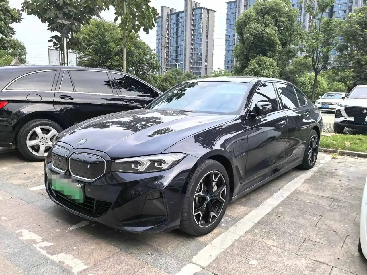 Open image lightbox: BMW 2024 i3 eDrive 40 L obsidian night suit automatic gear