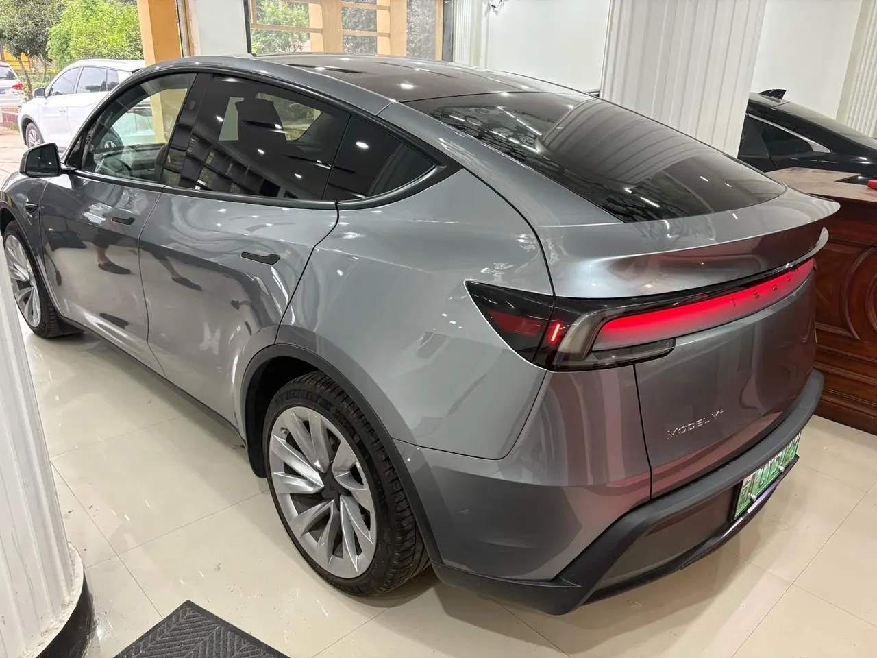 Tesla 2025 Model Y long endurance all-wheel drive version (modified) automatic gear 7