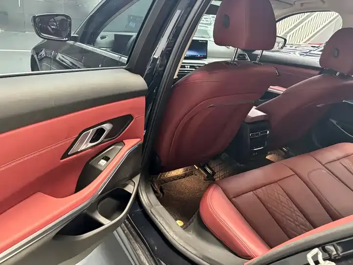 BMW 3 Series 2024 325i M Sports Suit 12