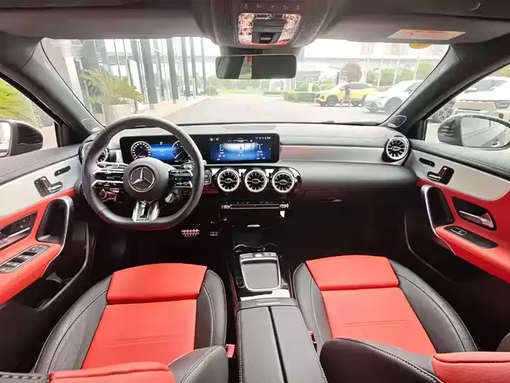 Mercedes Benz Class A AMG 2025 AMG A 35 L 4MATIC 5