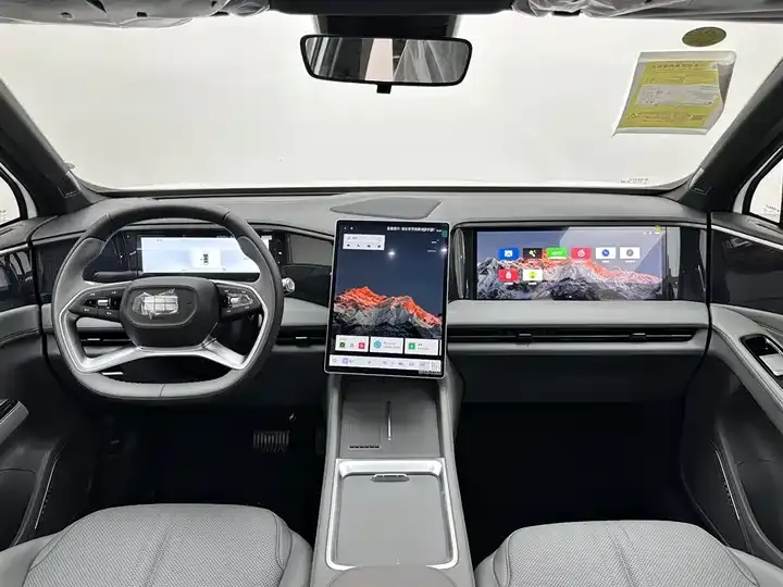Galaxy L7 2025 EM-i 115km Discovery Edition 8