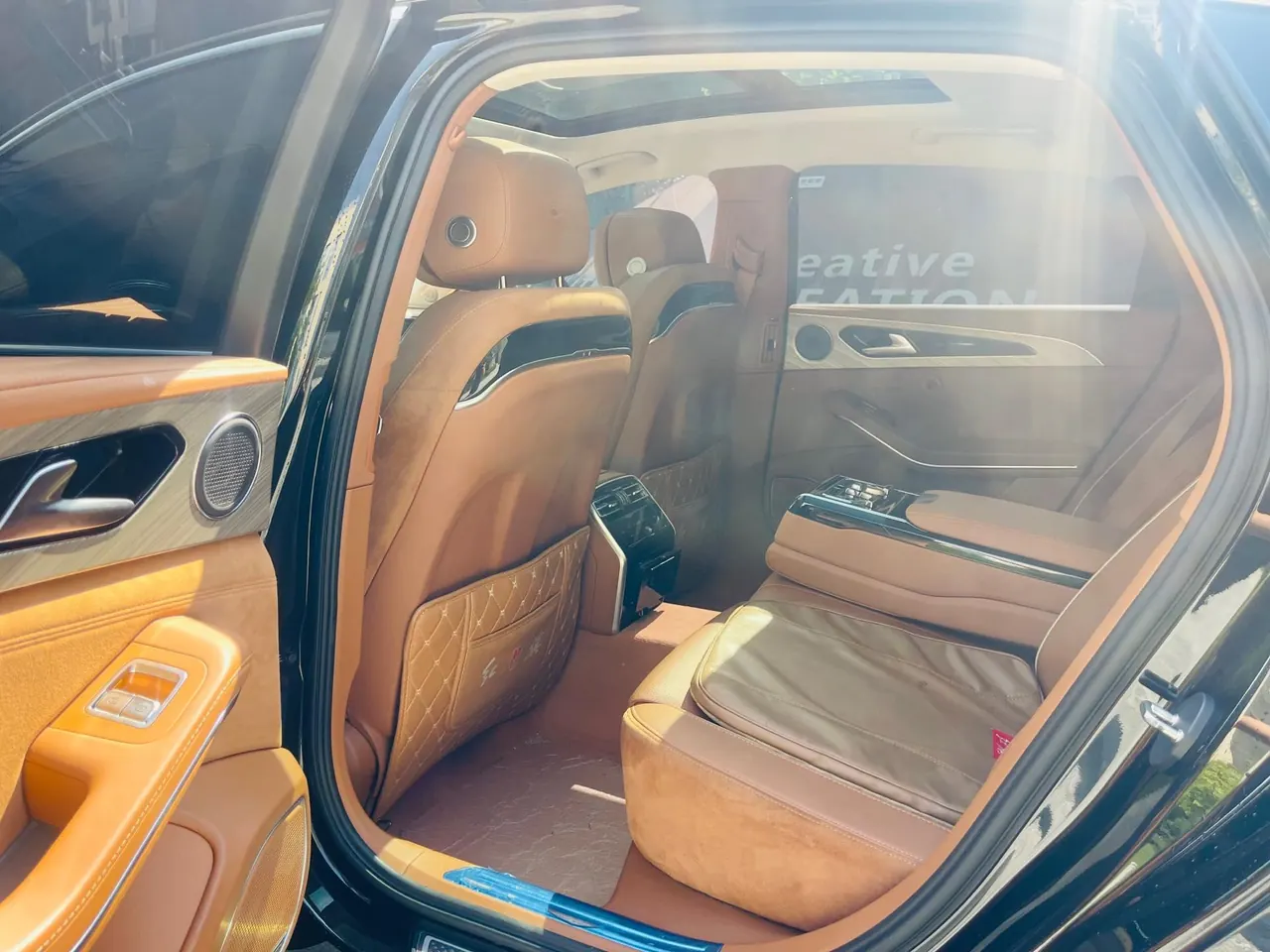 HongQi 2020 H9 2.0T Zhilian Qi Chang Edition Automatic Gear 5